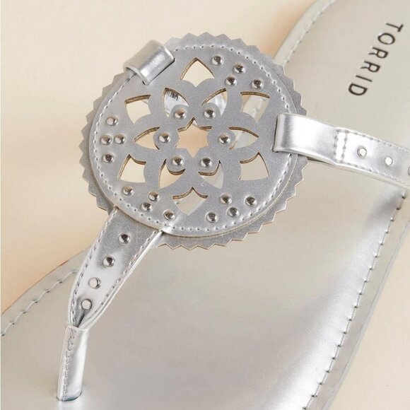 BOGO NWT Silver stud Medallion T Strap Jelly Sandals Mules Slides Flats SlipOn - Picture 4 of 4